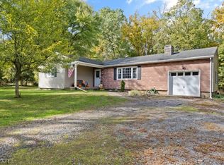26 Oakland Dr, Whitehouse Station, NJ 08889