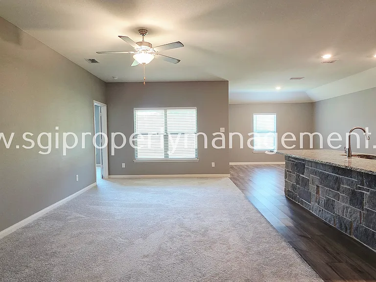 942 Primrose Dr — Photo 8