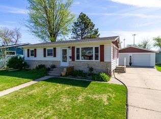 1711 17th Ave S, Grand Forks, ND 58201