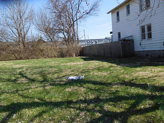 2nd image of 1042 N 6th St