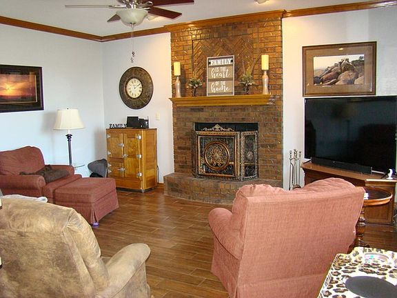 4th image of 1402 NE Quail Run Blvd
