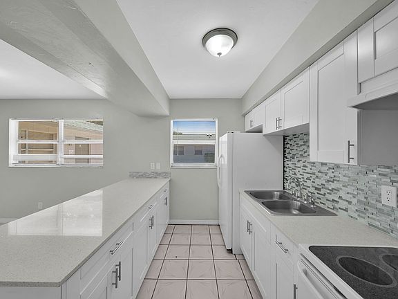 5th image of 15 SE 24th Ave APT B