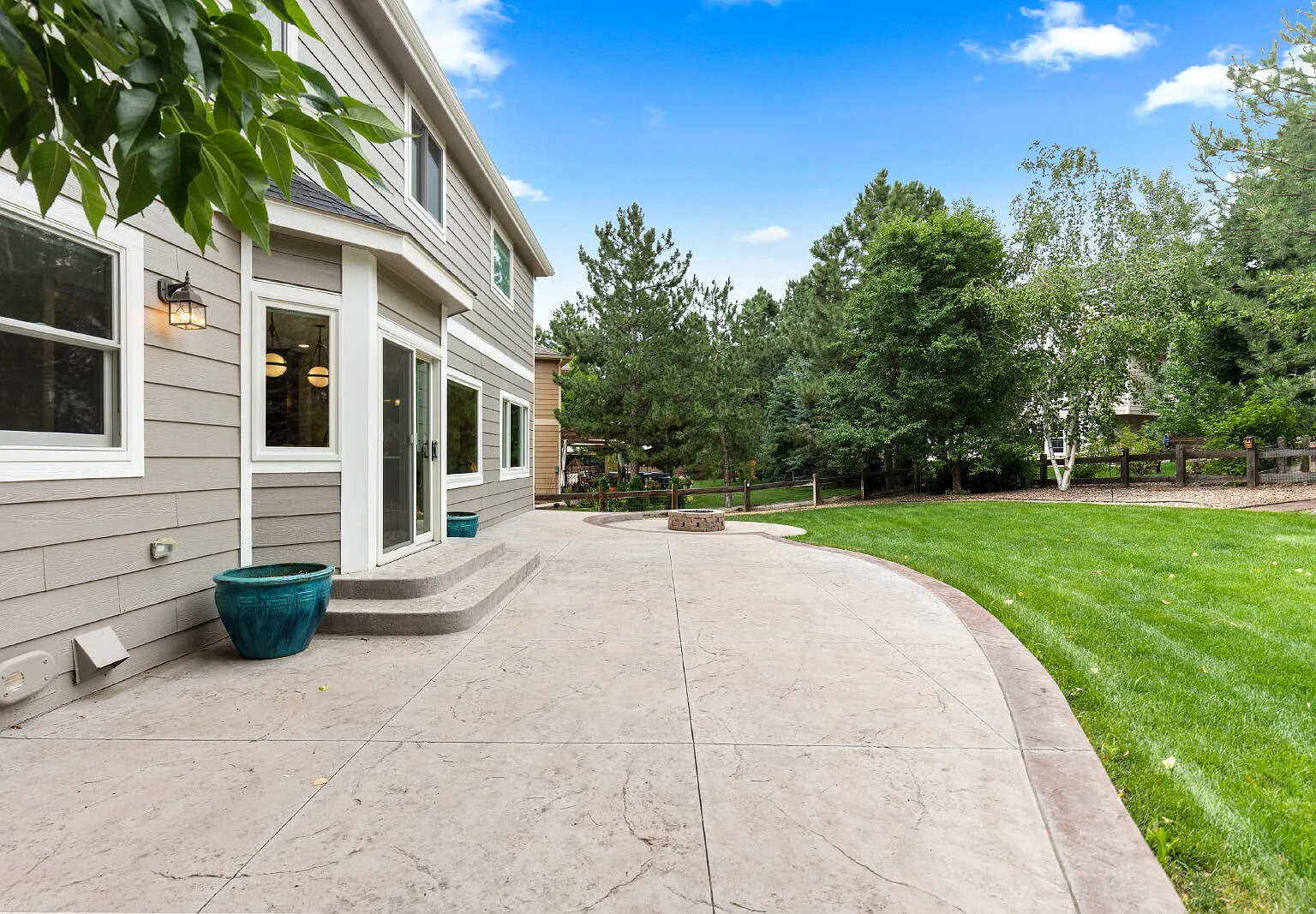 5 bed, 3.5 bath, 4094 sqft, $4,995 — Photo 3