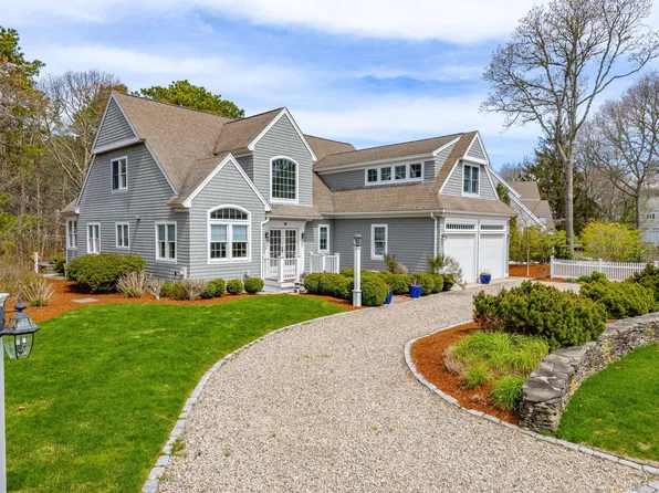 25 Driftwood Circle, Mashpee, MA 02649