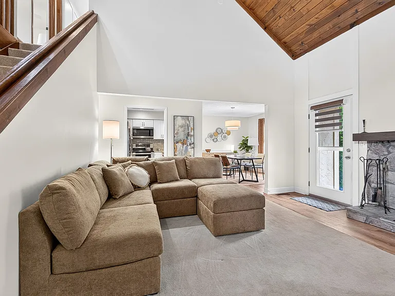 6372 Dummerston Ct — Photo 8