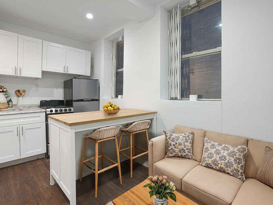 2nd image of 202 E 21st St #1BB