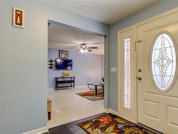 3rd image of 1501 Hunter Ln