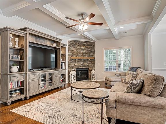 4th image of 1329 Cheryl Dr