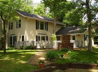 102 Healy Dr, Williams Bay, WI 53191