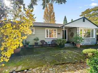 943 Selkirk Ave, Esquimalt, BC