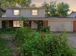 30220 Westbrook Pkwy, Southfield, MI 48076