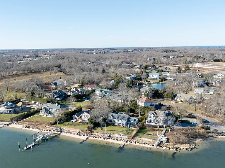 1077 Bay Home Rd — Photo 35