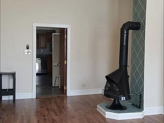 5th image of 3758 N Sacramento Ave #1