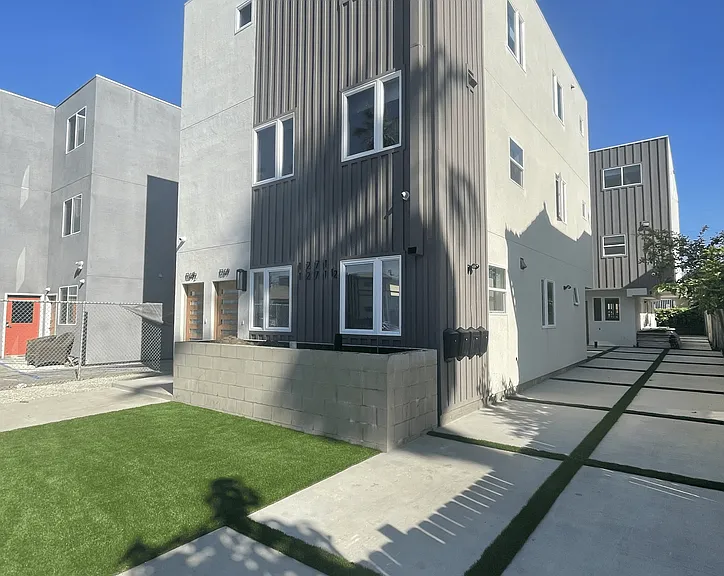1269 W 36th St — Photo 14