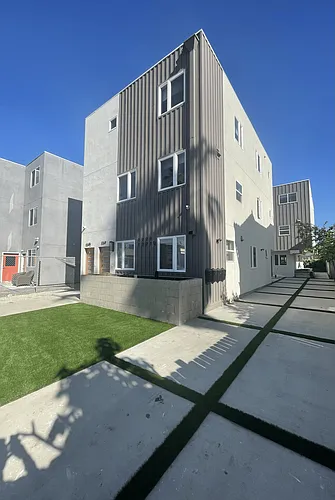 1269 W 36th St Photo 1