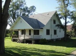 124 6th St SE, Demotte, IN 46310