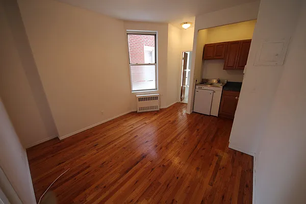 Rented by Waverly Realty Associates | media 3