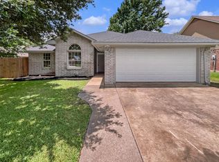 122 Driftwood Ln, Waxahachie, TX 75165