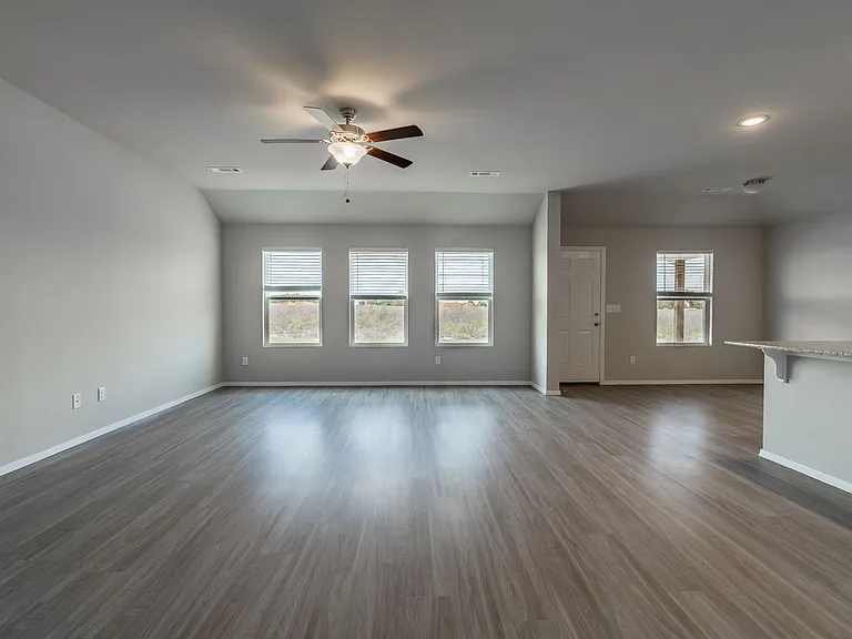 1721 Forest Dr — Photo 5