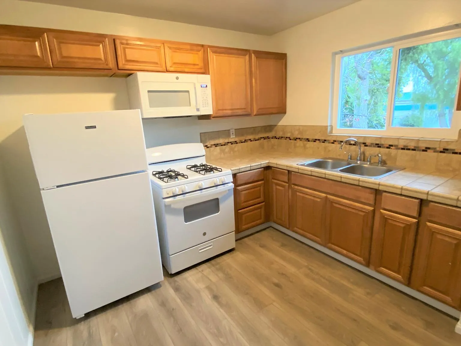 2 bed, 600 sqft, $1,695 — Photo 2