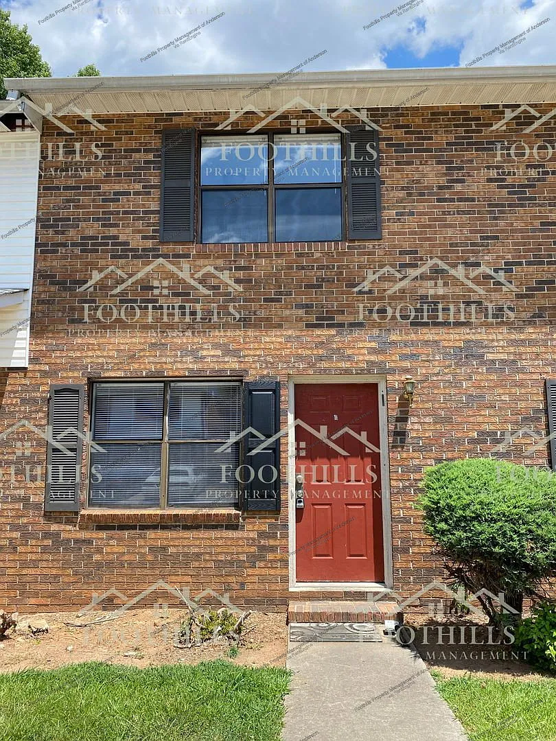 2 bed, 1.5 bath, 1000 sqft, $895 — Photo 1