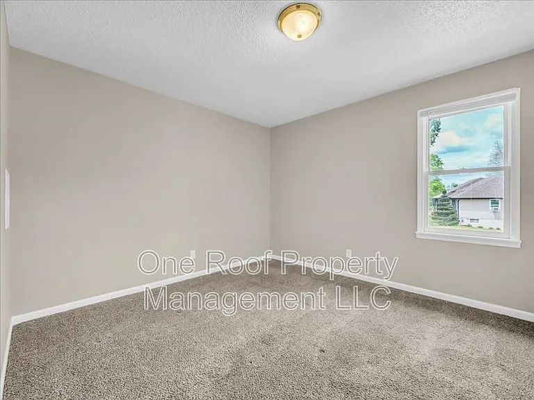 1909 Chateau Dr — Photo 10