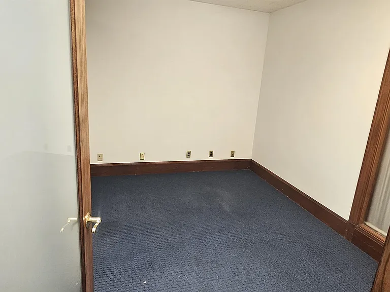 502 Oak St — Photo 6