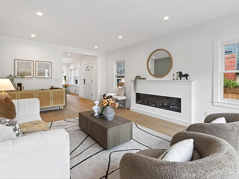 2103 Carmelita Ave — Photo 2