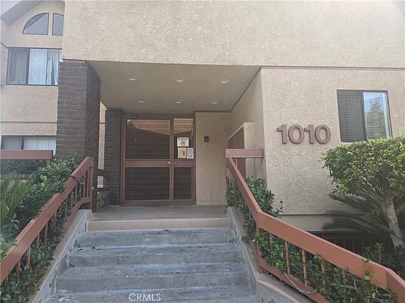 2nd image of 1010 E Maple St APT 6