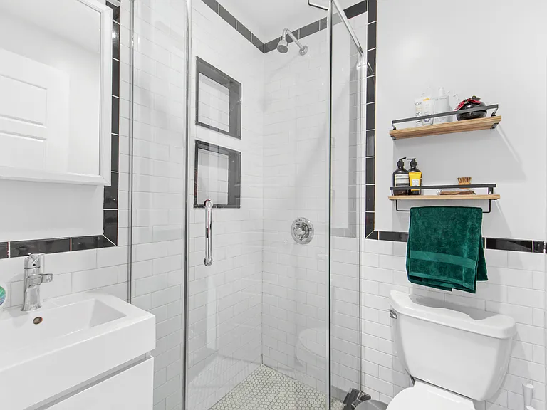 115 Greenpoint Ave #C4 — Photo 12