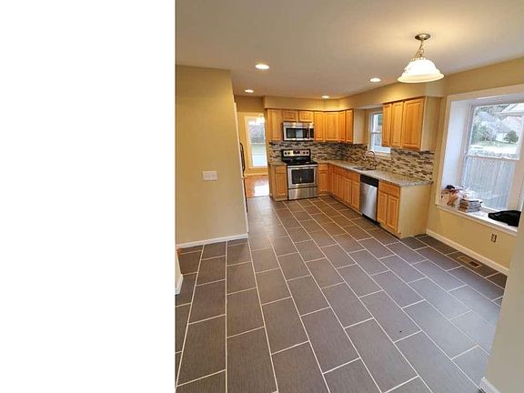 3rd image of 148 S Kingscroft Dr