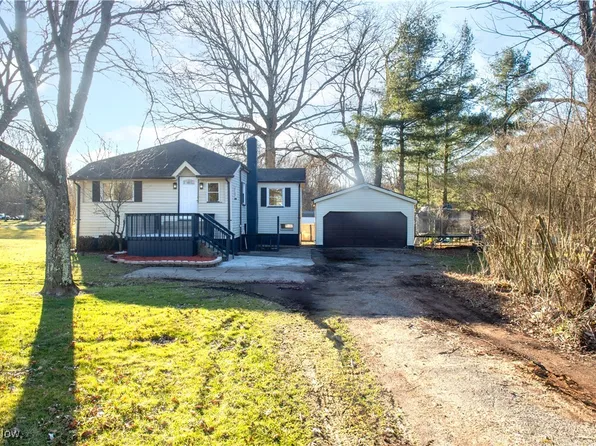 4422 Hopkins Rd, Youngstown, OH 44511