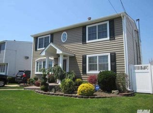 2766 Beach Dr, Merrick, NY 11566