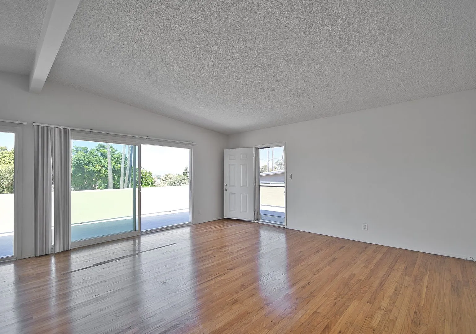 t1530mb — Photo 2