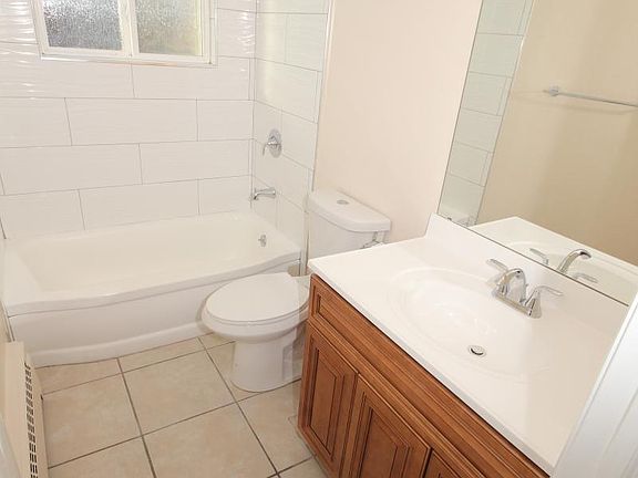 3rd image of 136 Lincoln St APT 10