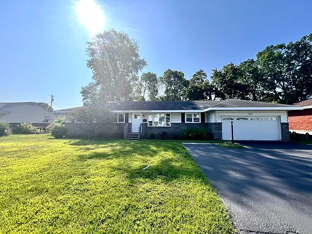 4 bed, 1600 sqft, $2,850 — Photo 1