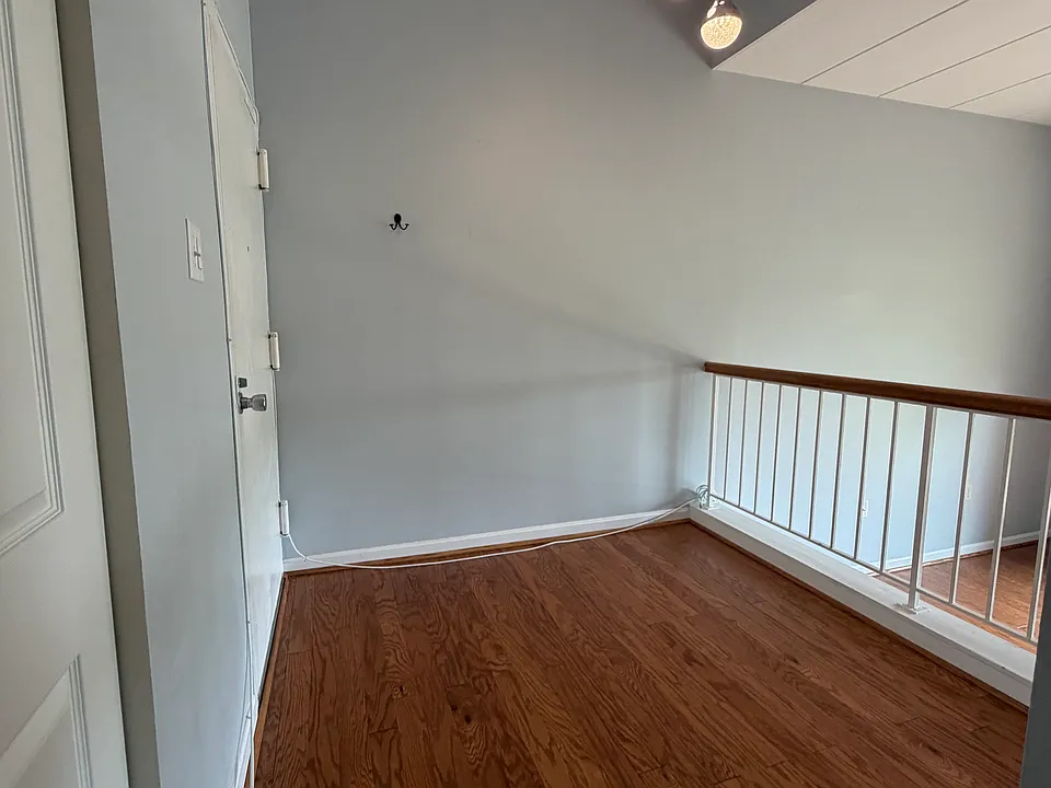 100 Roberts Ln #101