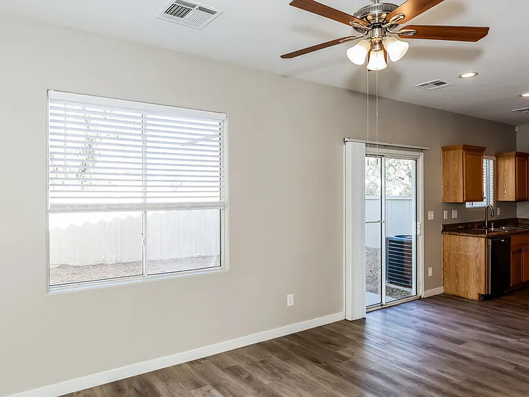 10931 Colour Magic St — Photo 7
