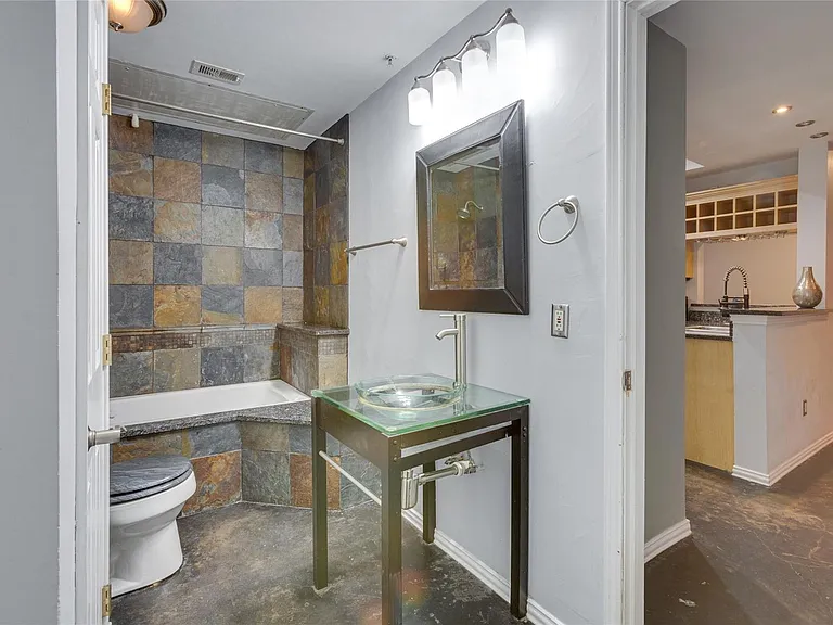 4104 N Hall St #102 — Photo 16