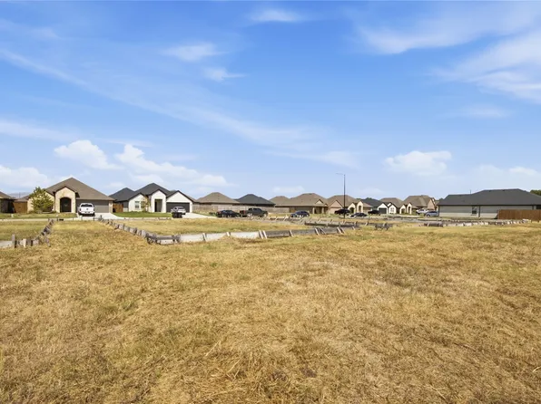 805 Greyson Ln, Greenville, TX 75402