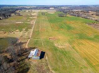 2 Smith Rd, Cedar Hill, TN 37032