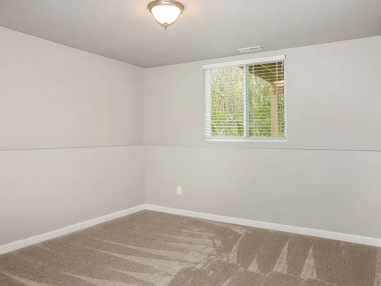 4020 Sumner Dr — Photo 17