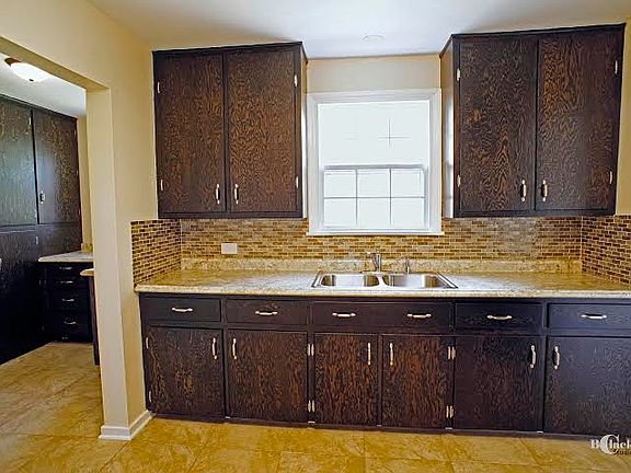 4th image of 2754 N Lewis Ave