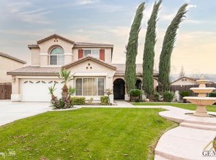 10819 Vista Bonita Dr, Bakersfield, CA 93311