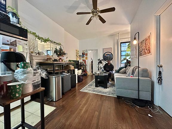 3rd image of 32 W 69th St APT 3A