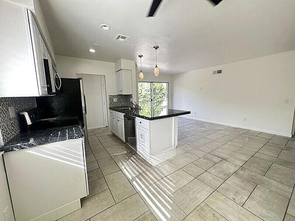 2nd image of 72714 Willow St Unit 4