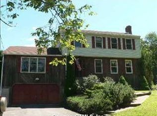 9 Farm River Dr, Northford, CT 06472