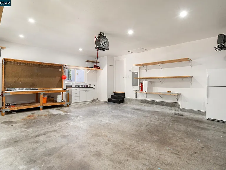 1021 Windsor Dr — Photo 24