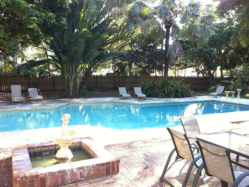 1st image of 213 Lauderdale Trl