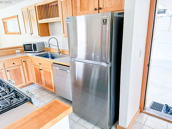 3rd image of 5670 Barefoot Ln